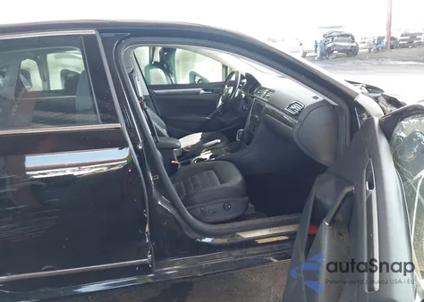 2016 Volkswagen Passat 1.8T Sel z USA, uszkodzony, nr VIN 1VWCS7A31GC053501